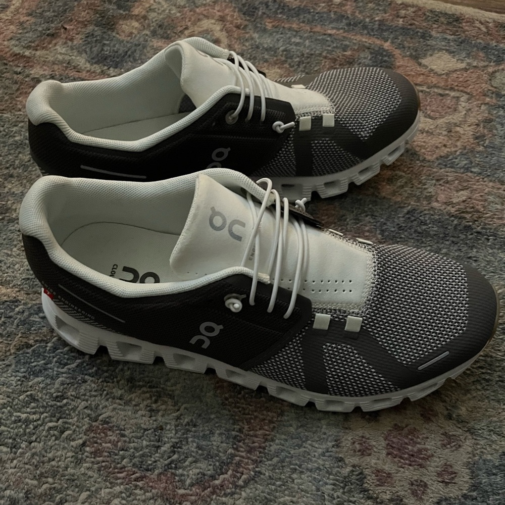 BRAND NEW NO BOX — On Cloud 5 Women’s Sneaker - 9